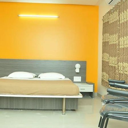 Sandesh Resort Wai Buitenkant foto