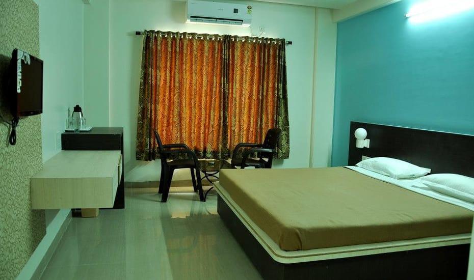 Sandesh Resort Wai Buitenkant foto