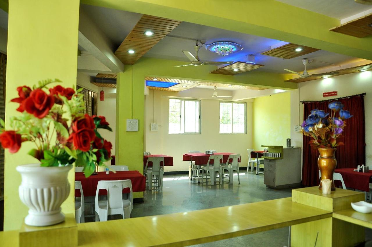 Sandesh Resort Wai Buitenkant foto